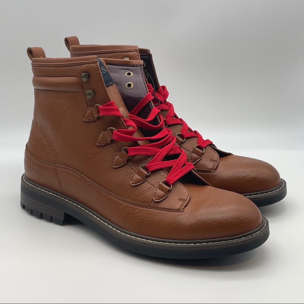 Guess GMRUSKIN-C with Red Laces Chukka Ankle Boots